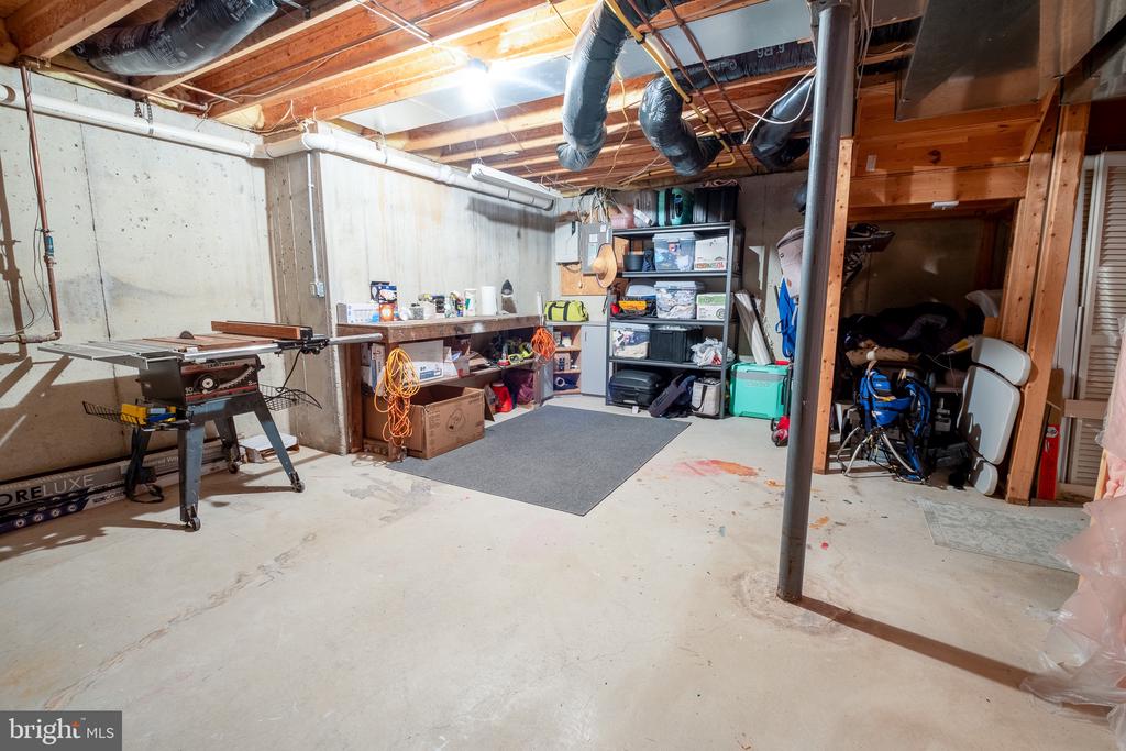 207 WINDSOR COURT