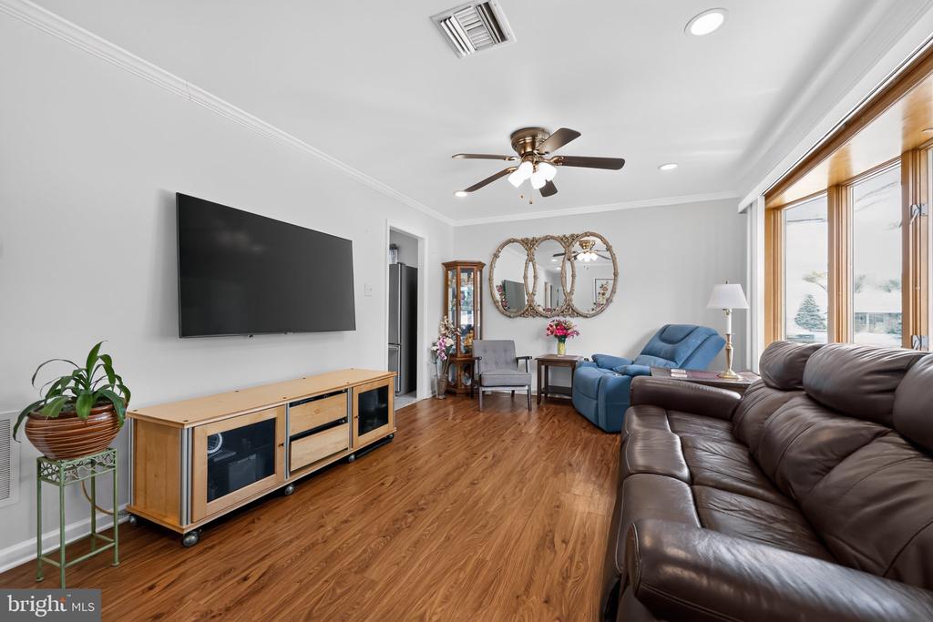 3543 WINDSOR DRIVE