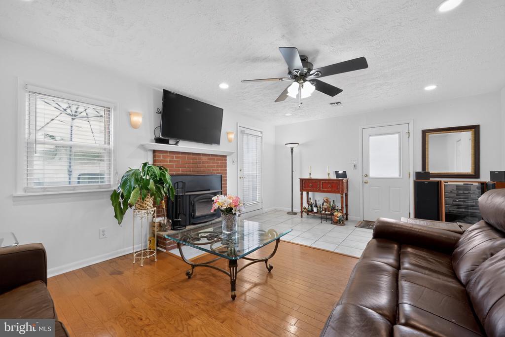 3543 WINDSOR DRIVE