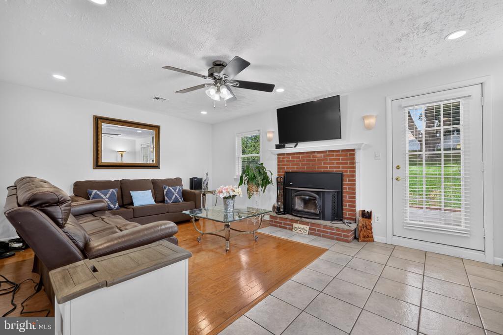 3543 WINDSOR DRIVE