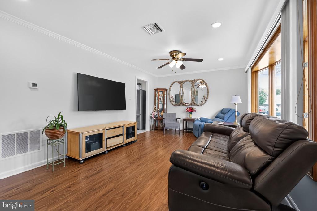 3543 WINDSOR DRIVE