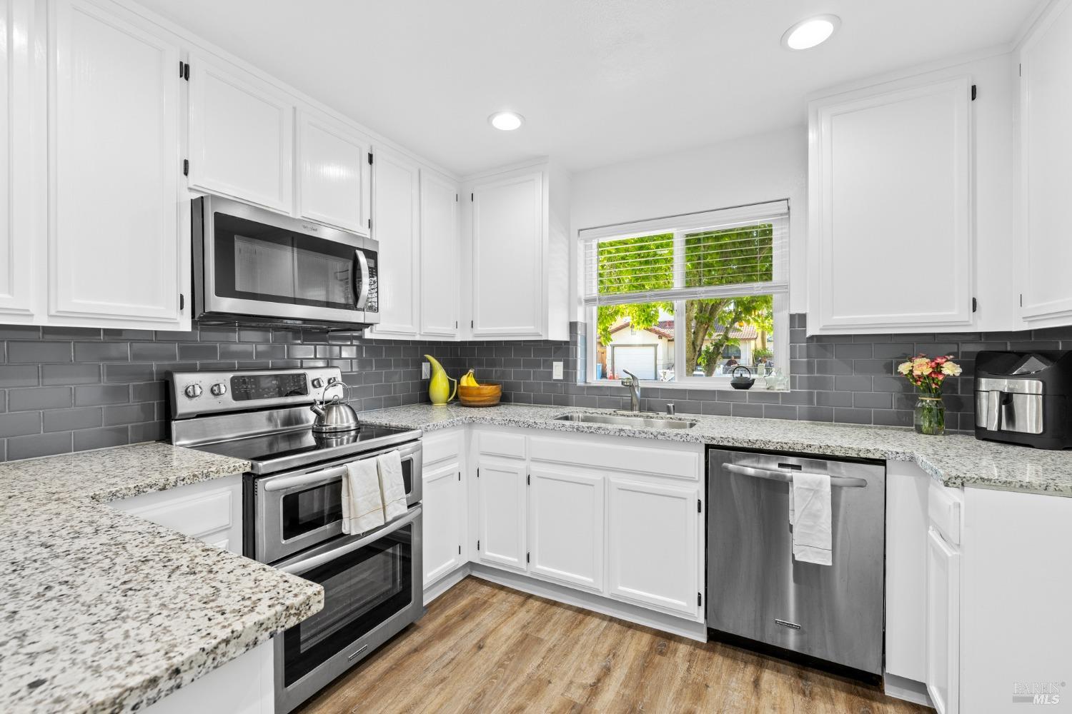 952 Hacienda Cir