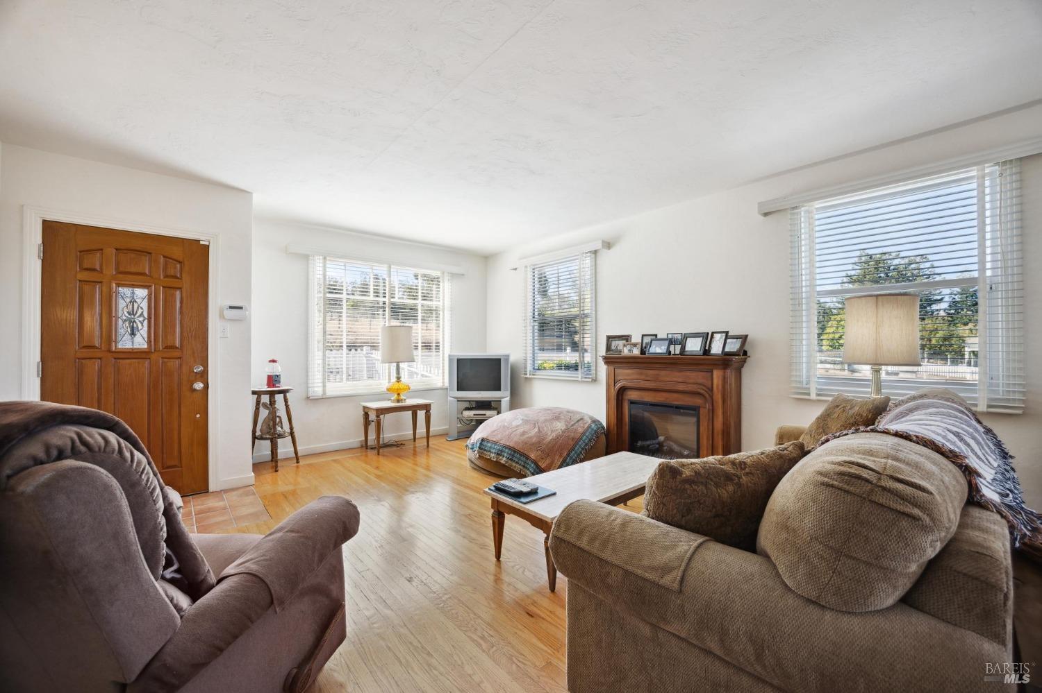 1900-1901 Middle Two Rock Rd