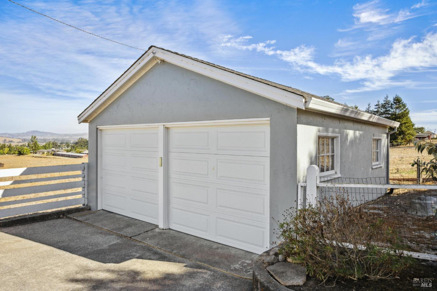 1900-1901 Middle Two Rock Rd