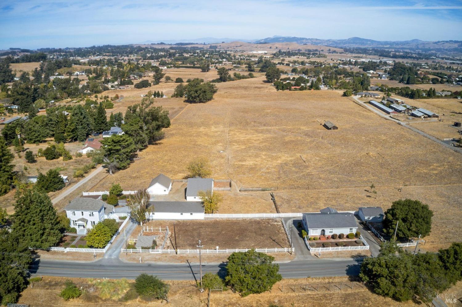 1900-1901 Middle Two Rock Rd