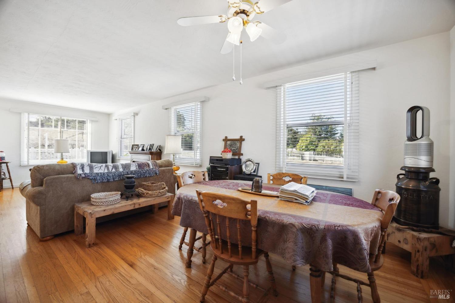 1900-1901 Middle Two Rock Rd