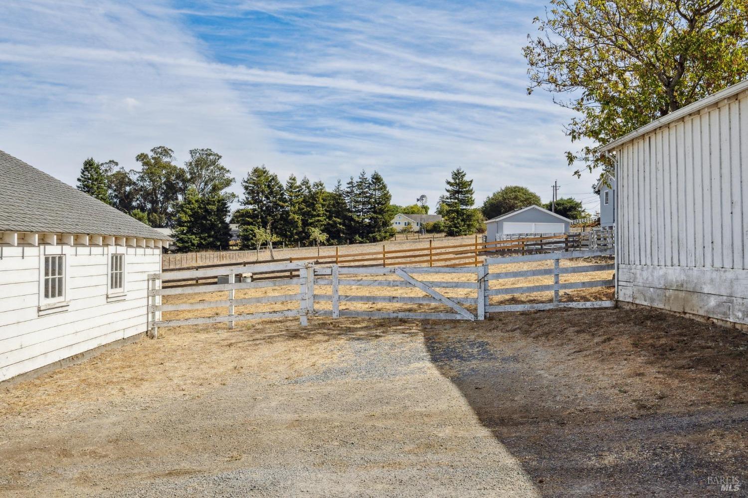 1900-1901 Middle Two Rock Rd