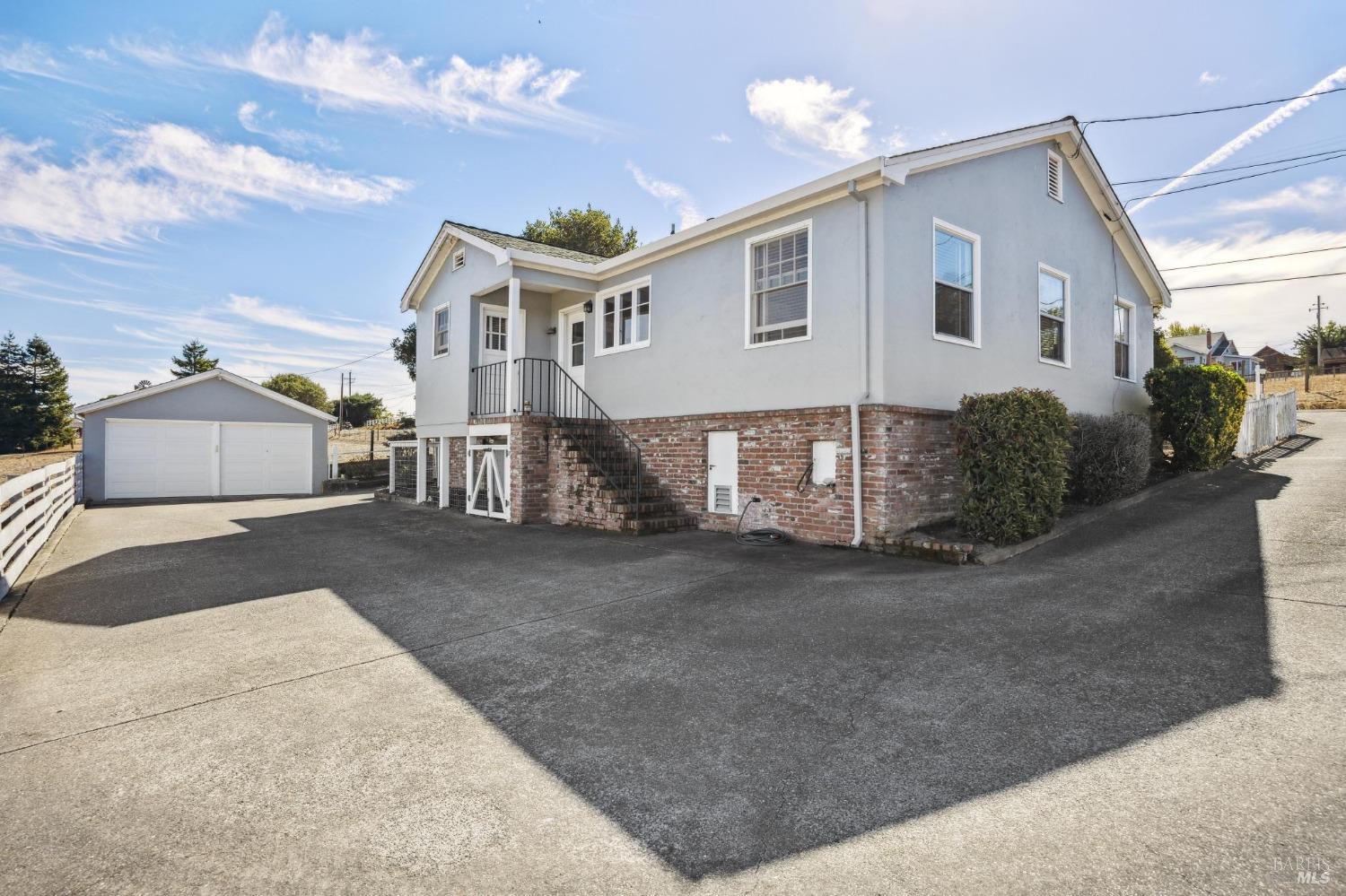 1900-1901 Middle Two Rock Rd