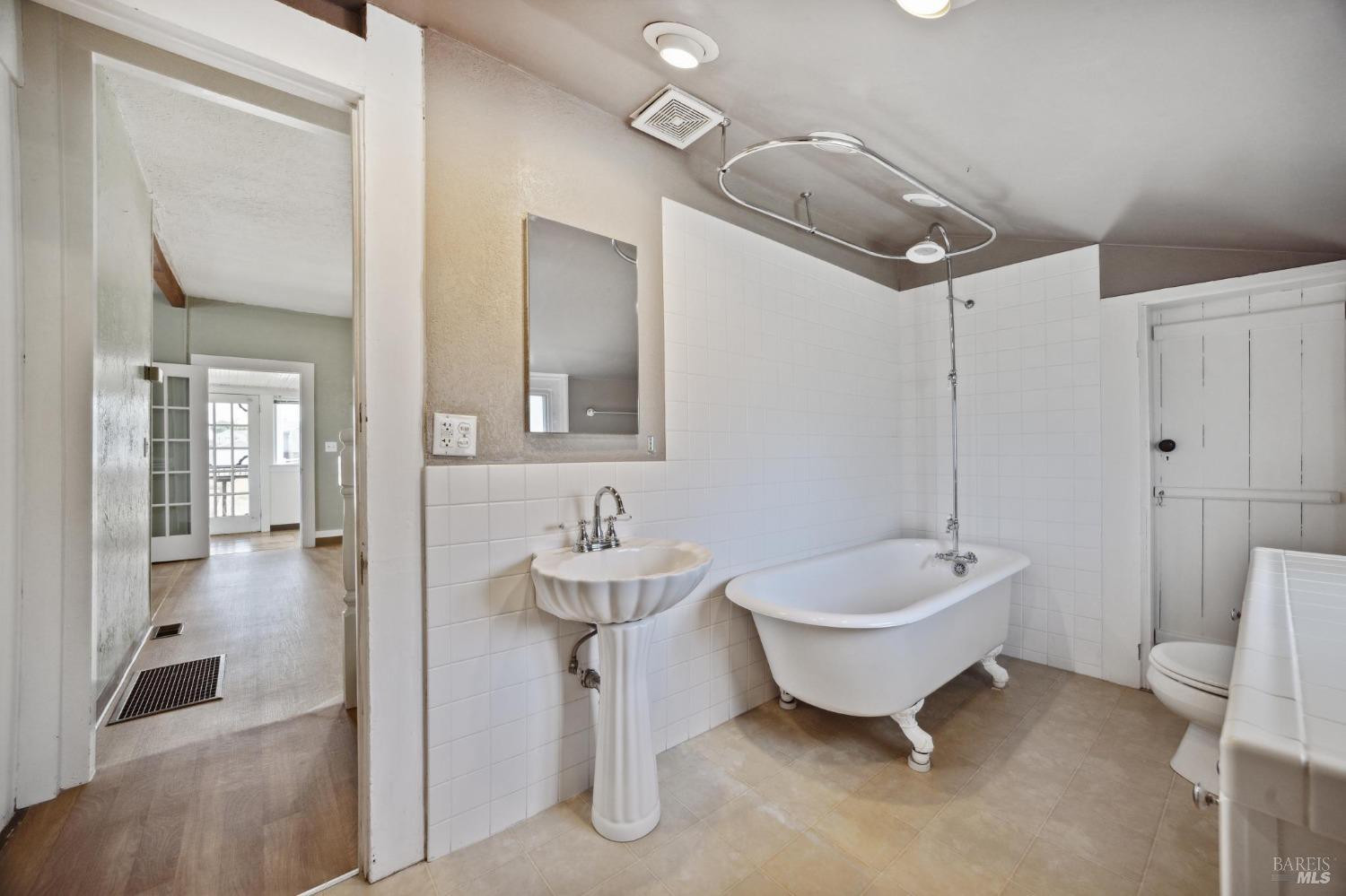 1900-1901 Middle Two Rock Rd