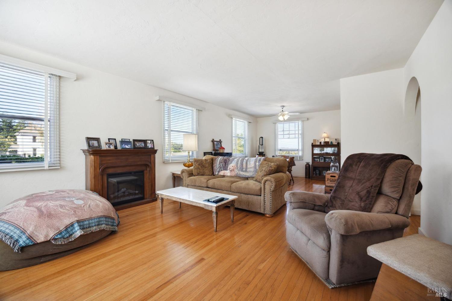 1900-1901 Middle Two Rock Rd