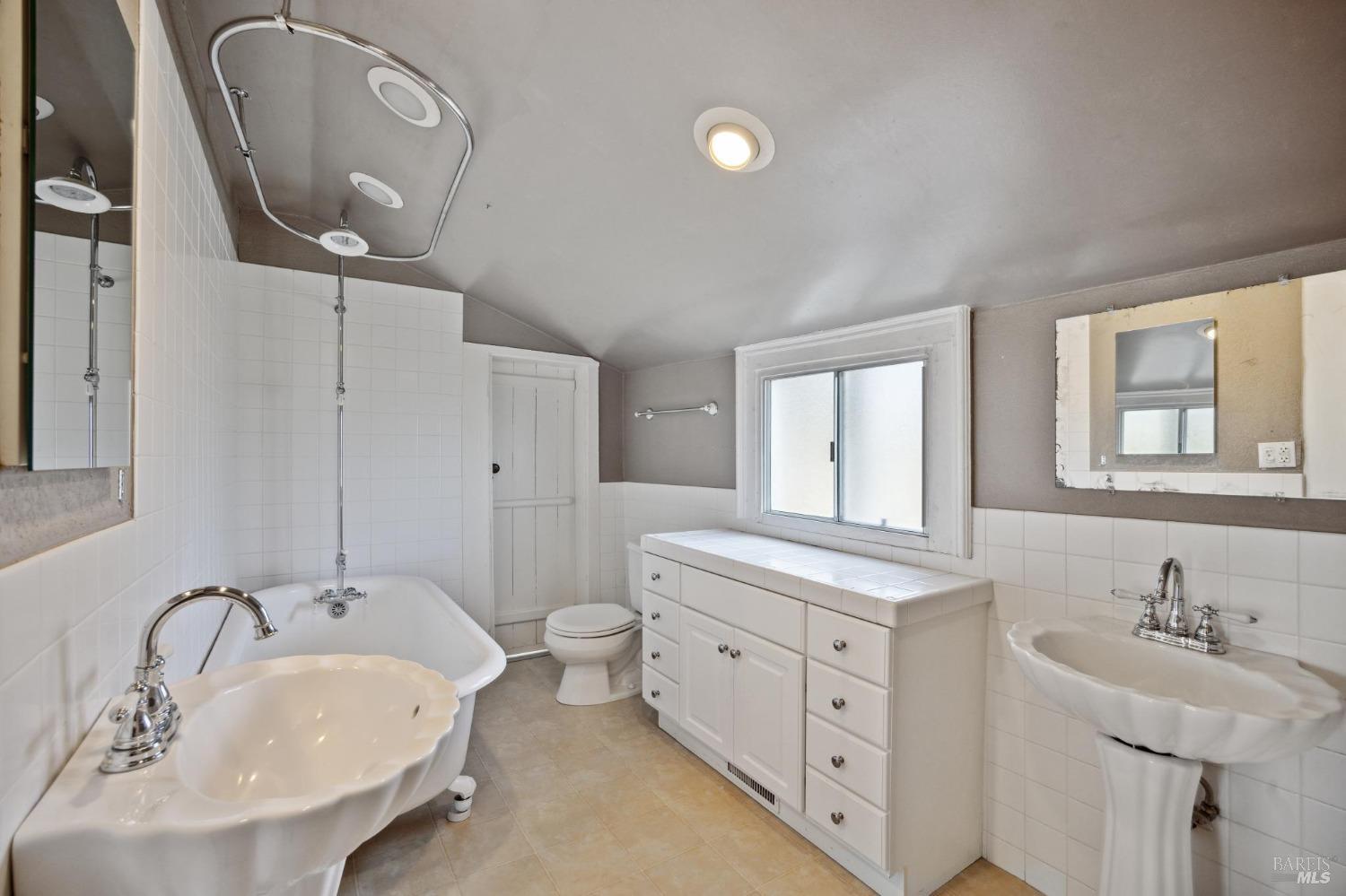 1900-1901 Middle Two Rock Rd