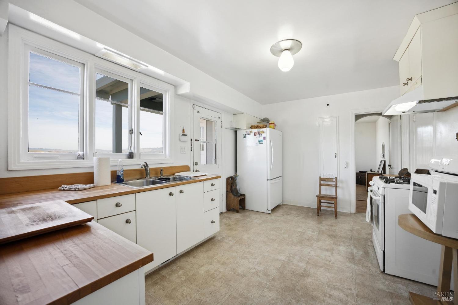 1900-1901 Middle Two Rock Rd