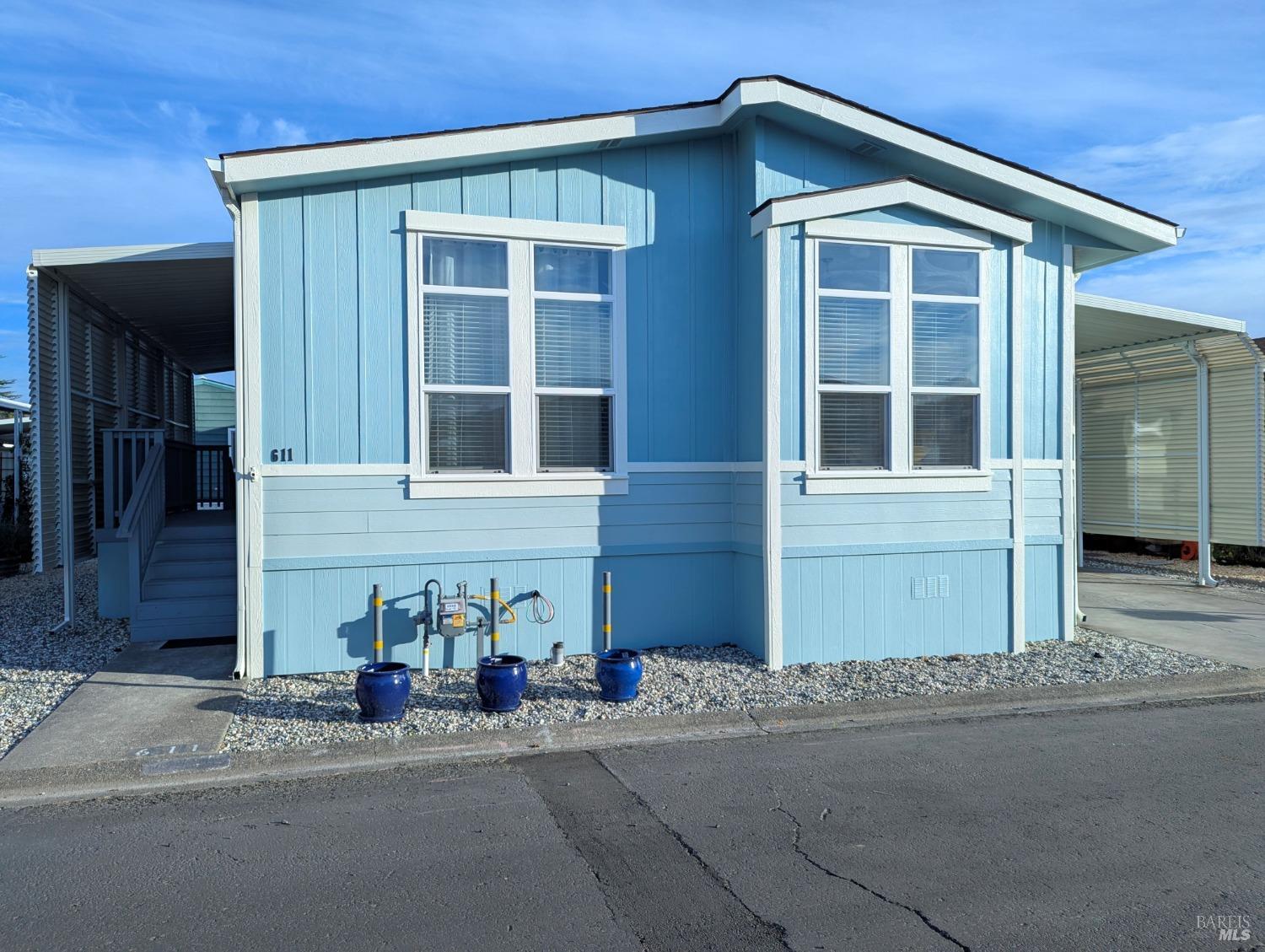 611 Port South