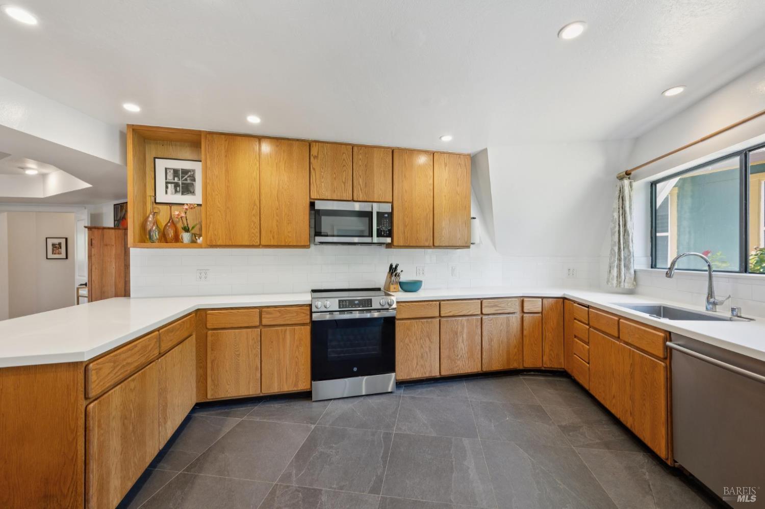 18380 Cottonwood Ave