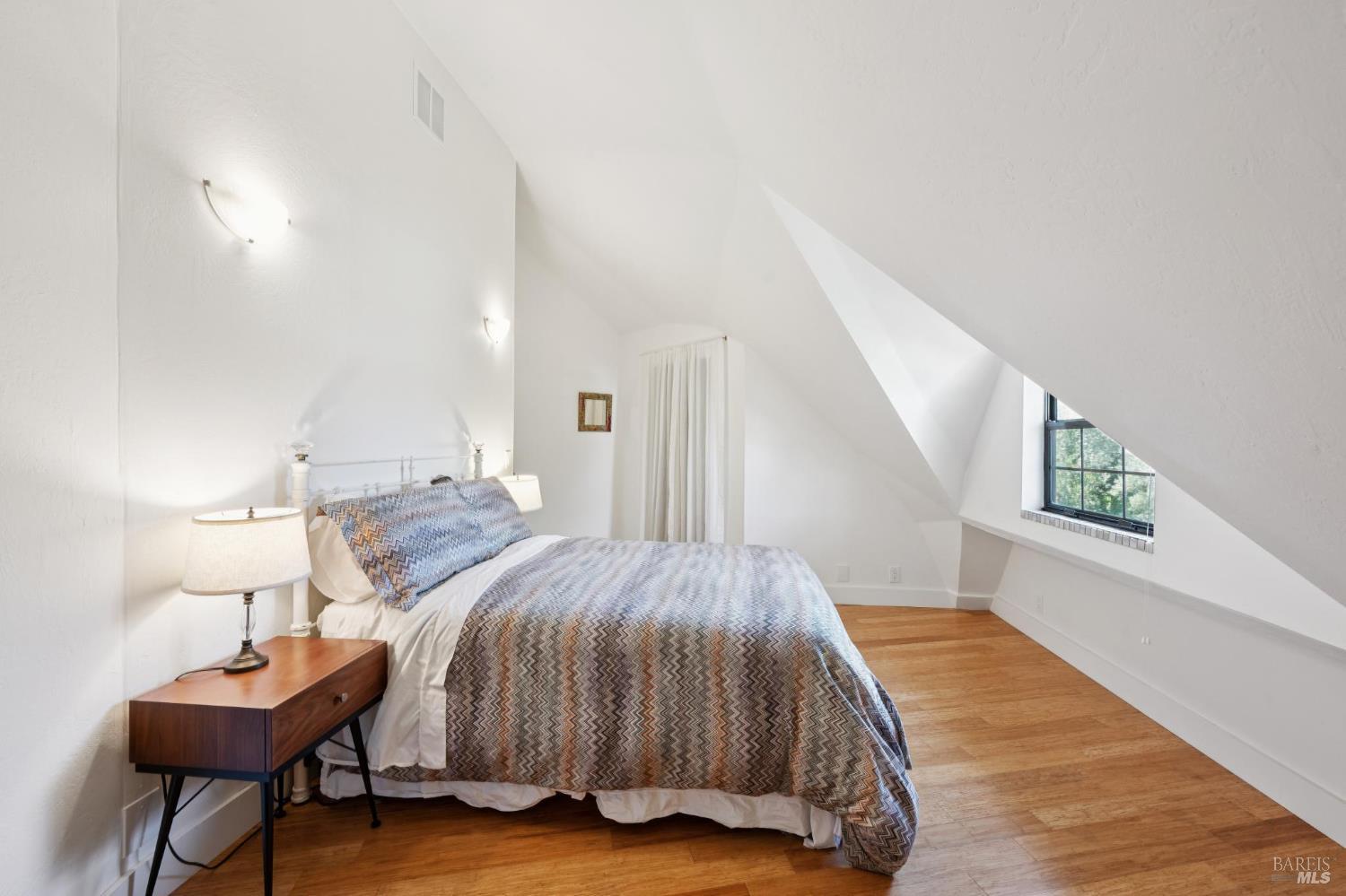 18380 Cottonwood Ave