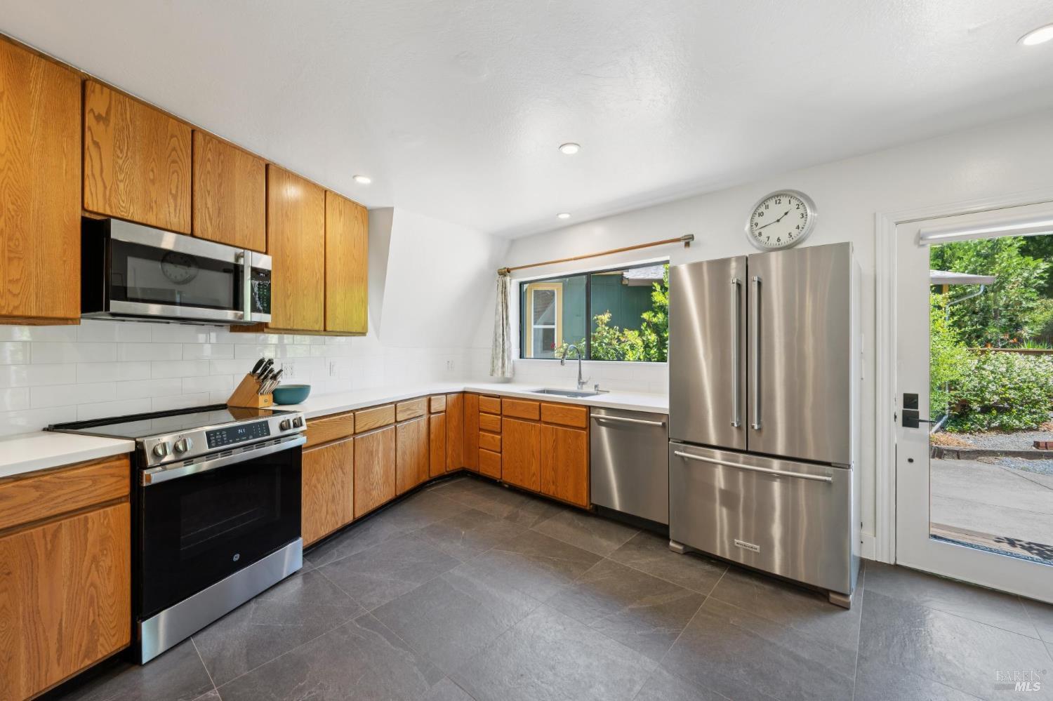 18380 Cottonwood Ave