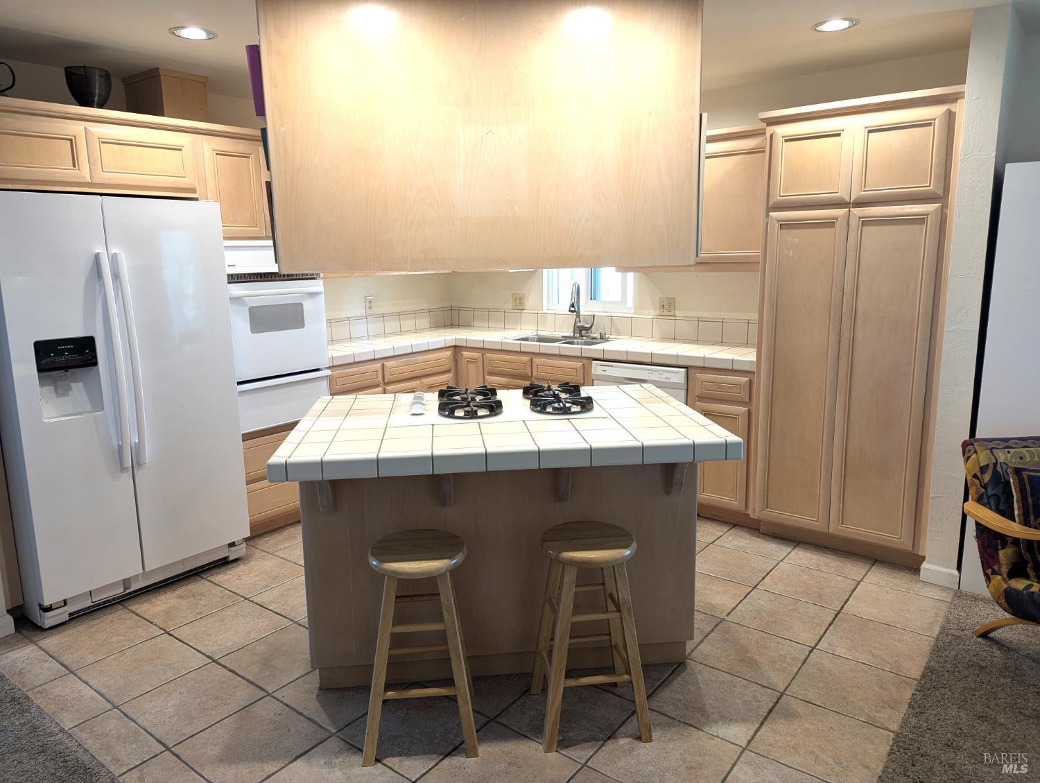 937 Champagne Cir S