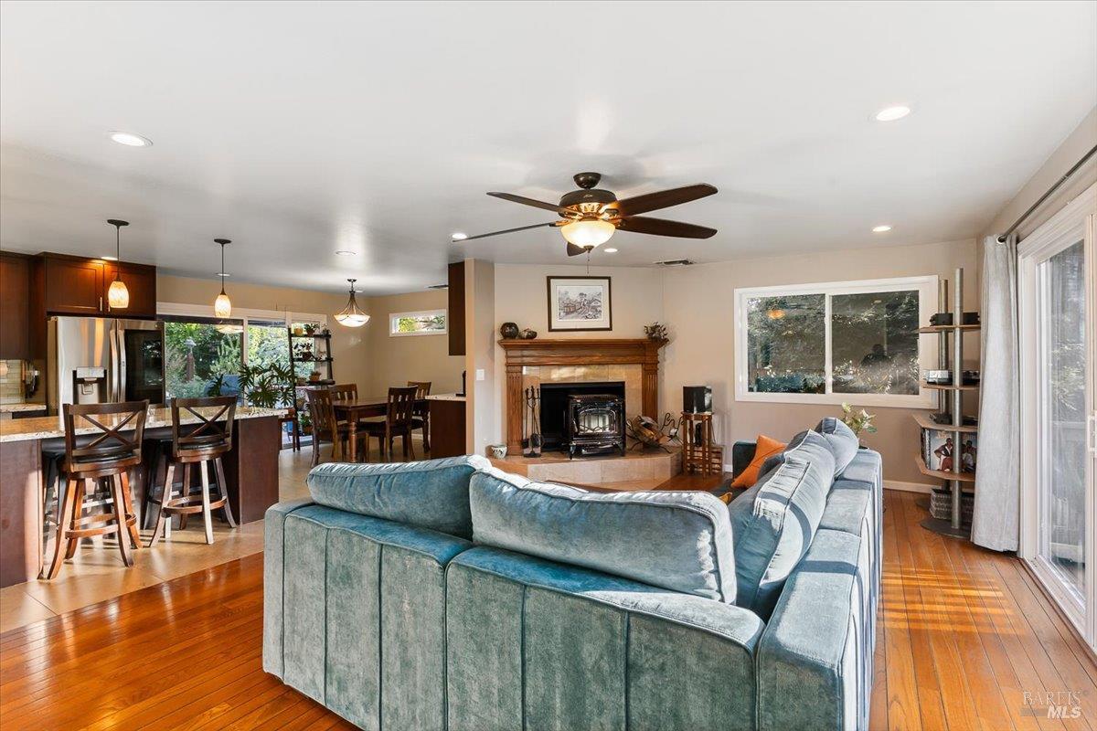 1200 Calle Del Arroyo