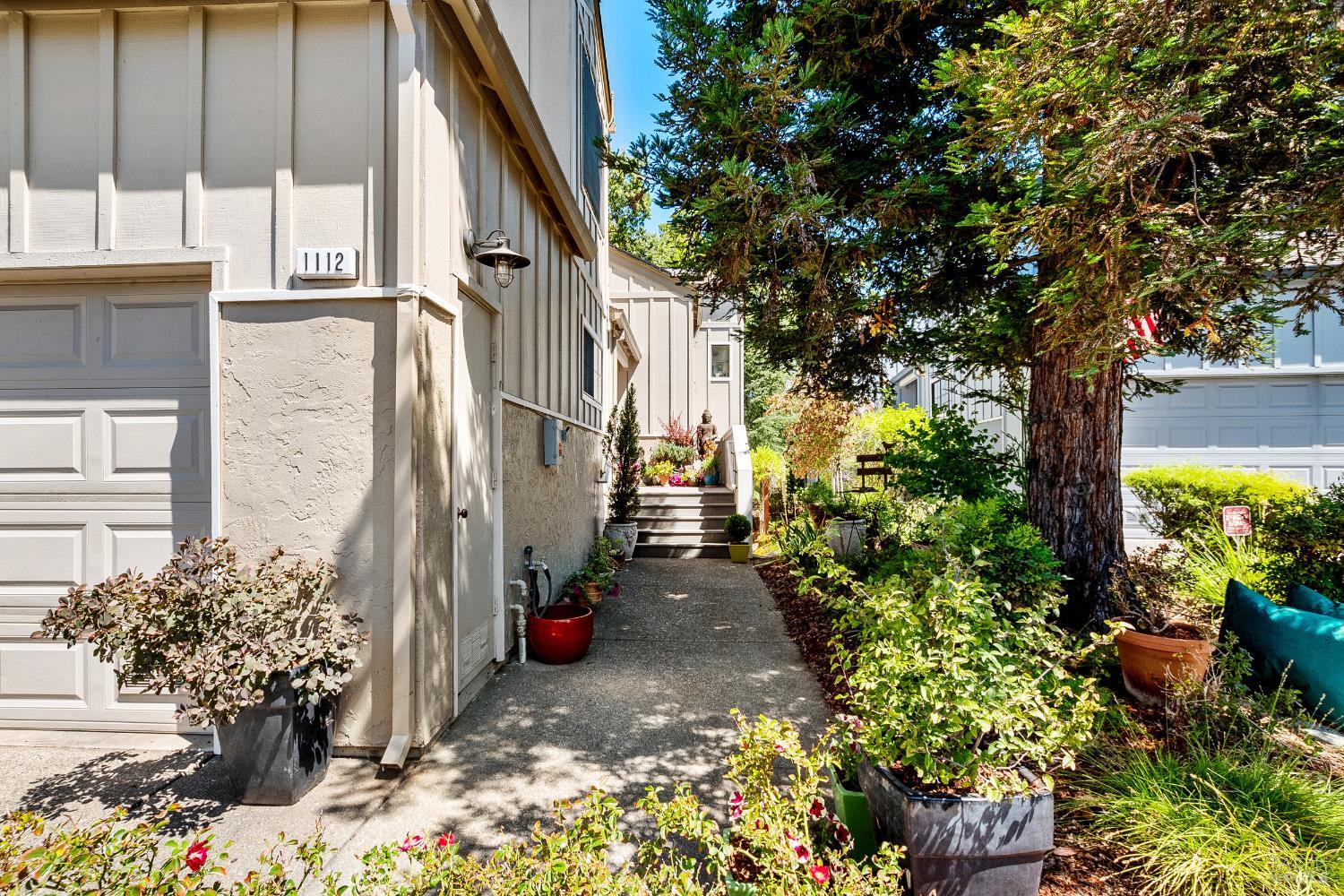 1112 Princeton Dr