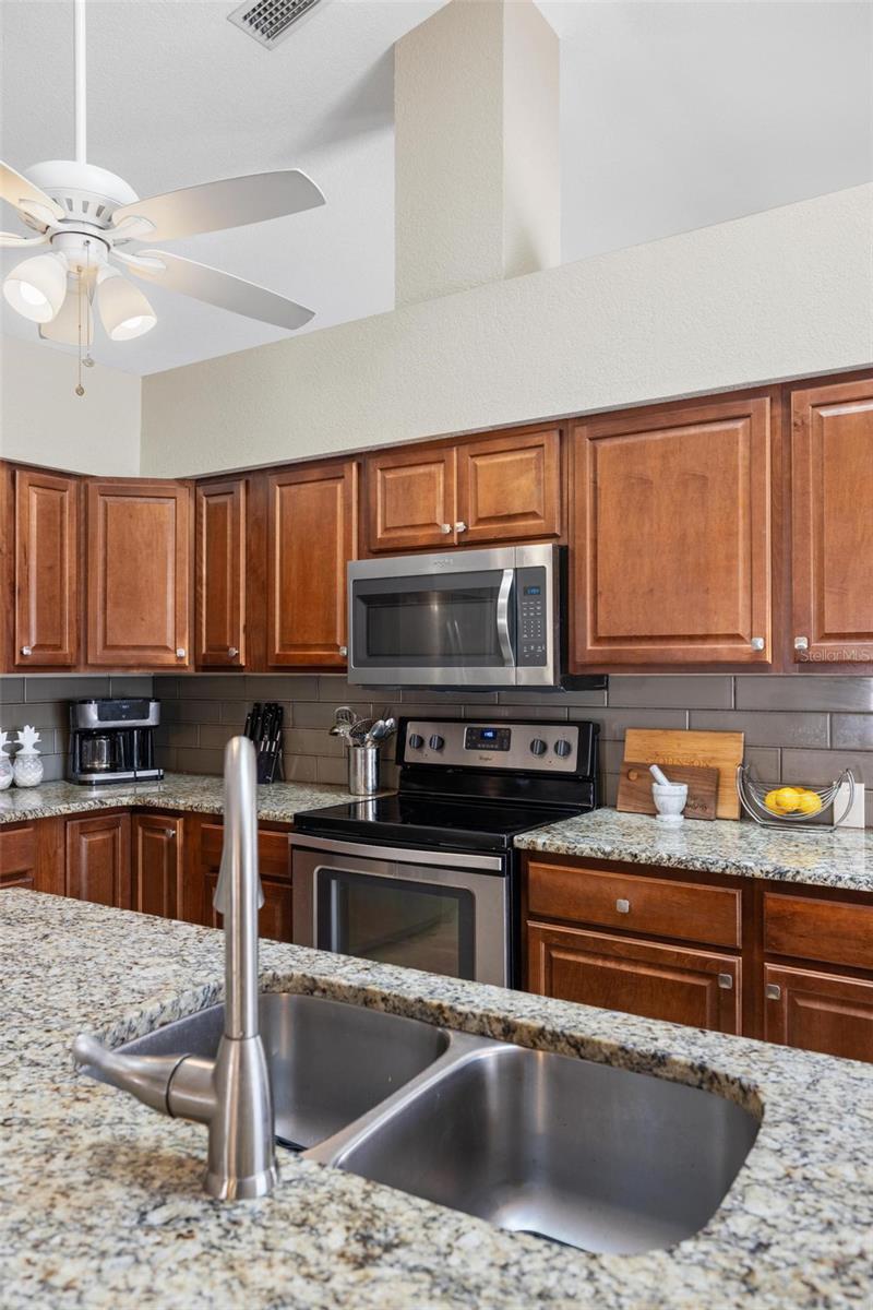 1081 FLEETWOOD DR NW