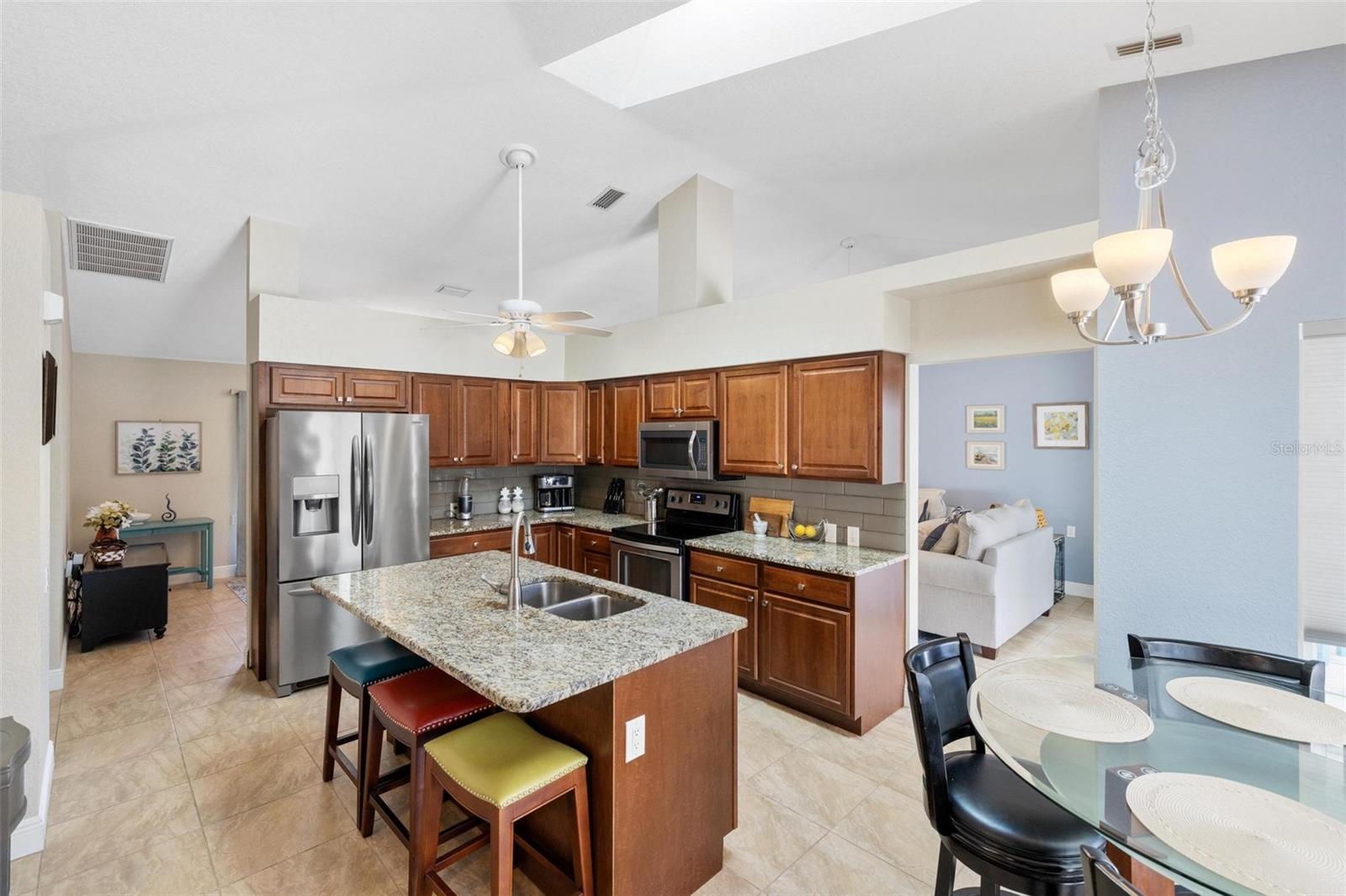 1081 FLEETWOOD DR NW