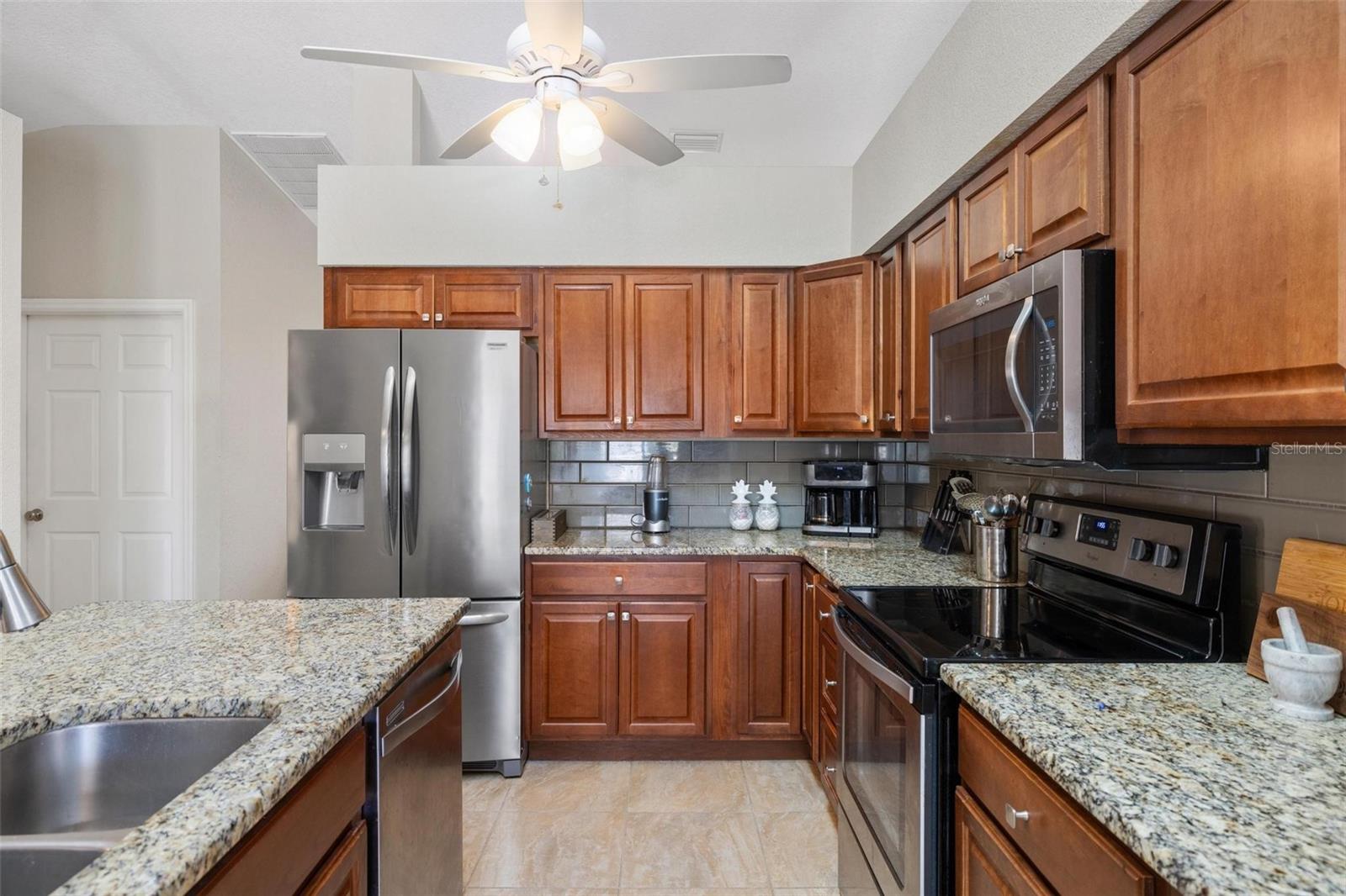 1081 FLEETWOOD DR NW