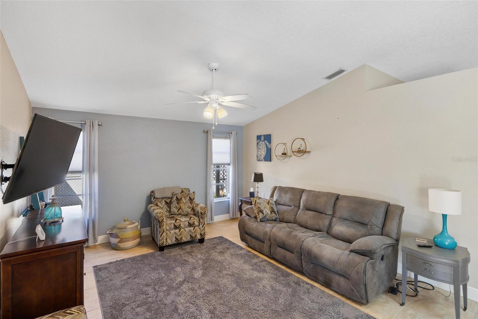 1081 FLEETWOOD DR NW