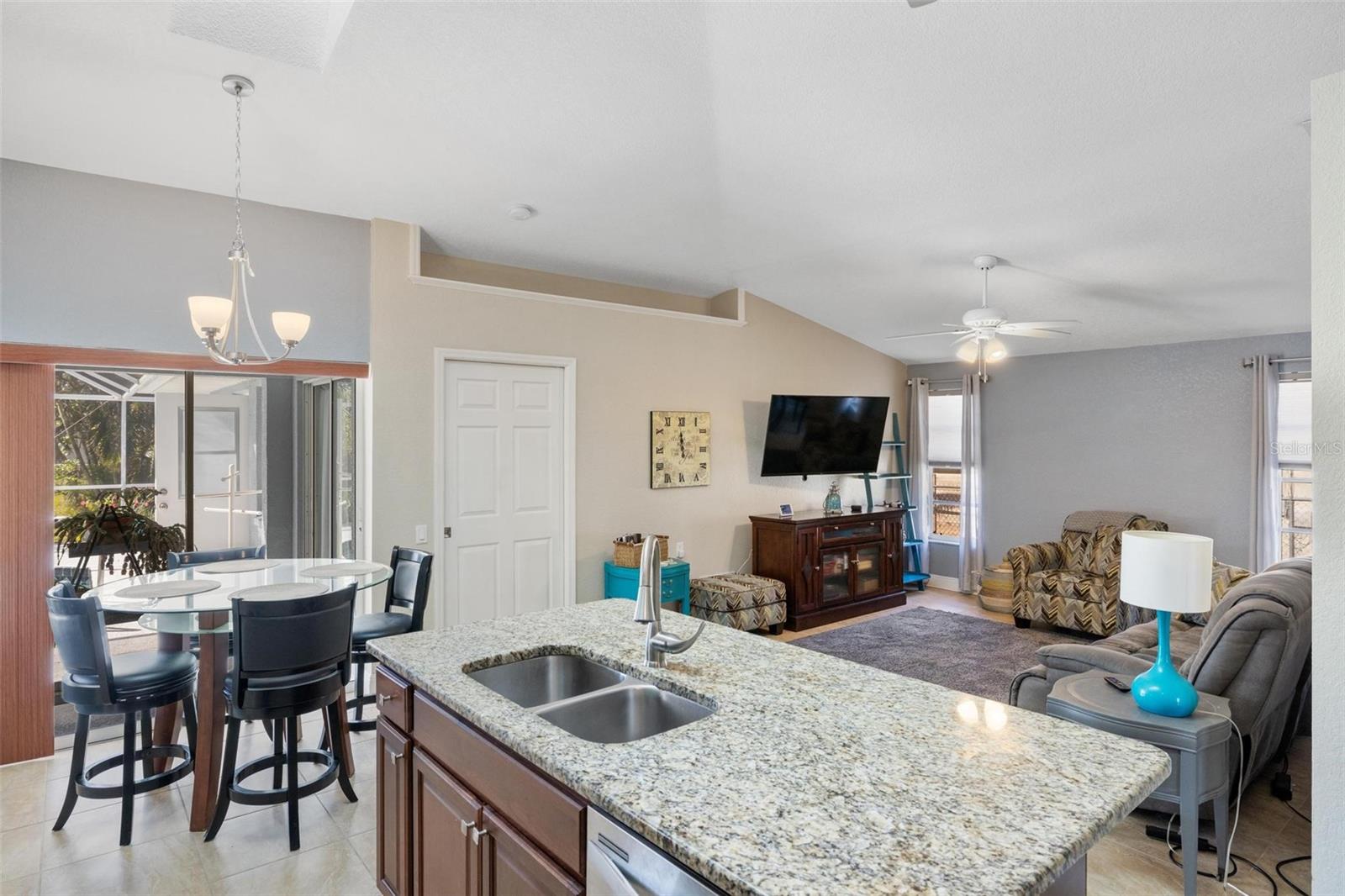 1081 FLEETWOOD DR NW