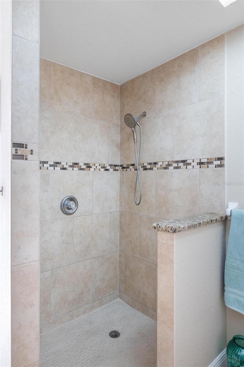 1081 FLEETWOOD DR NW