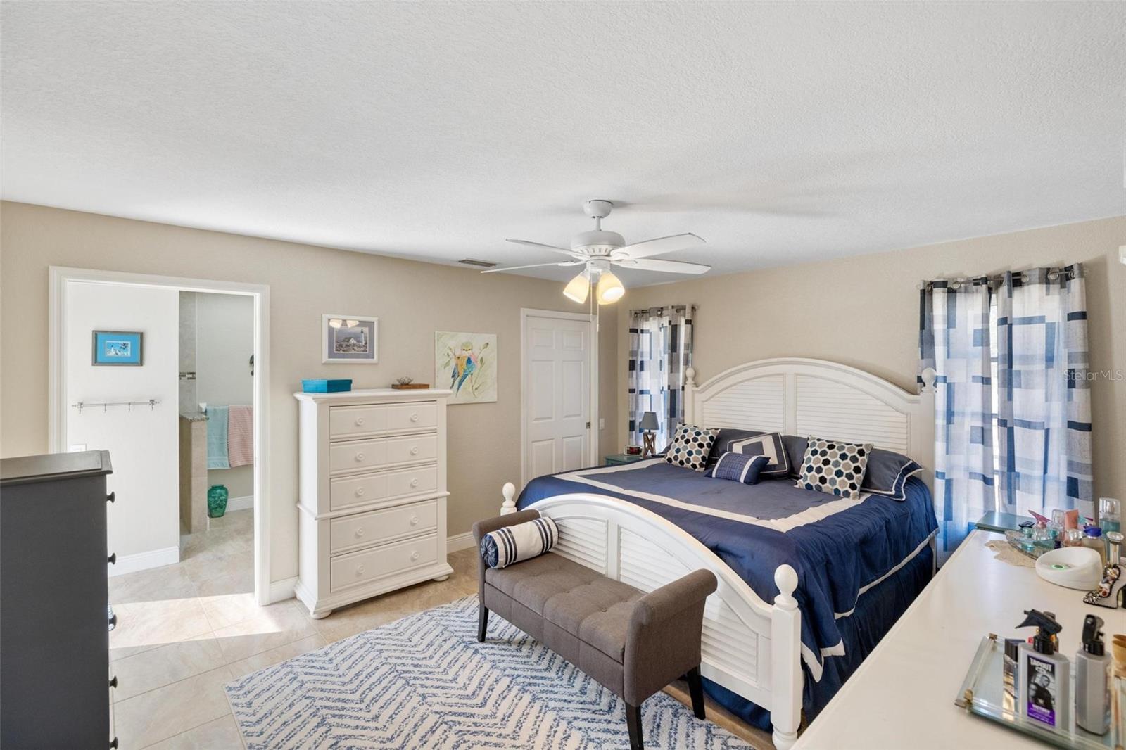 1081 FLEETWOOD DR NW