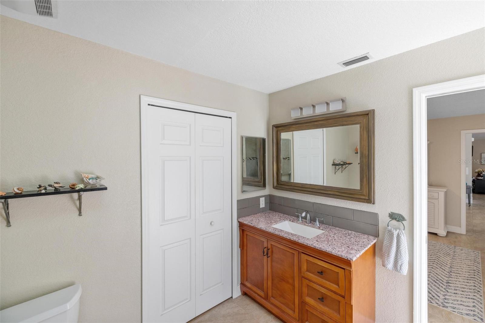 1081 FLEETWOOD DR NW