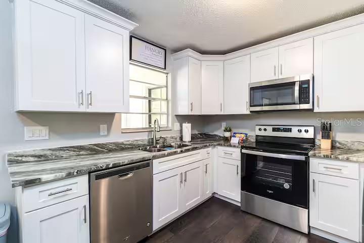 3173 S CRANBERRY BLVD