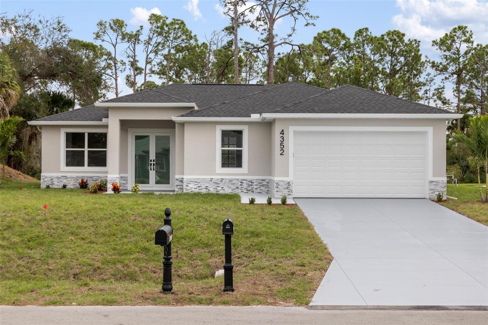 4352 EVERGLADES TER