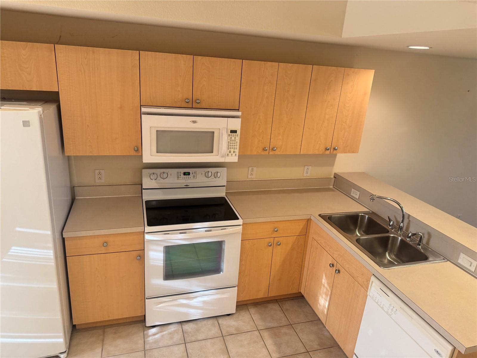 1216 RIO DE JANEIRO AVE #301