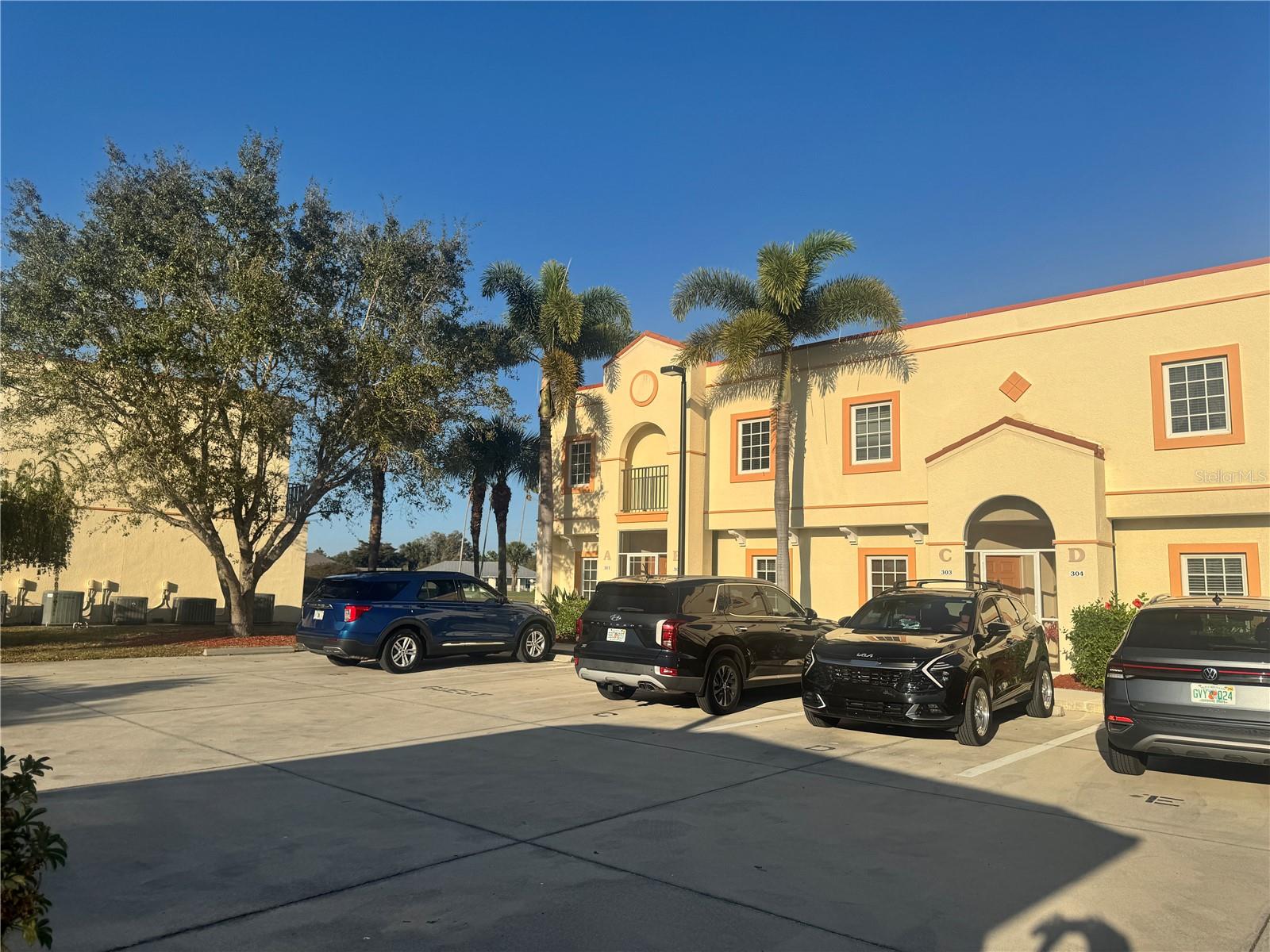 1216 RIO DE JANEIRO AVE #301