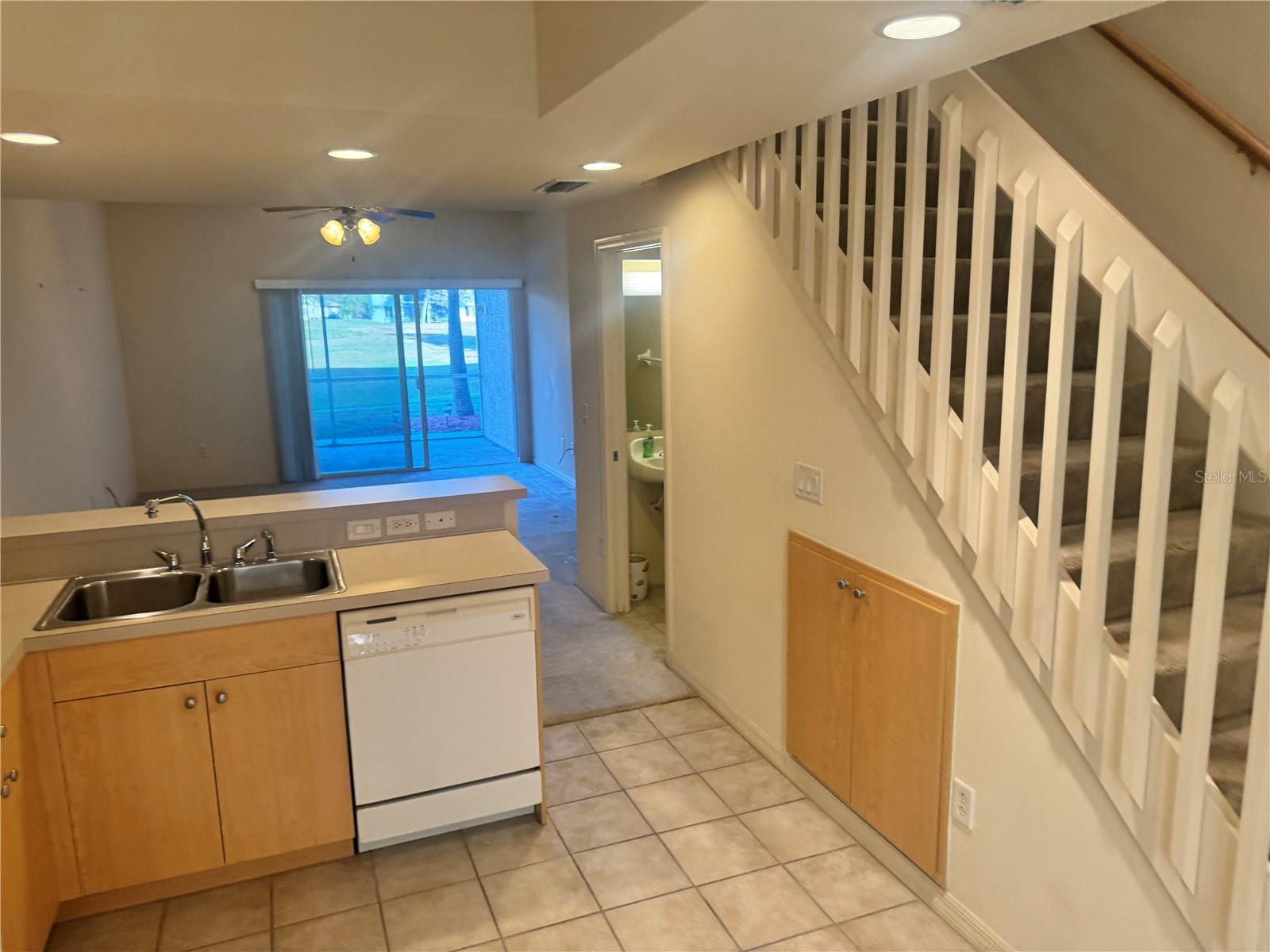 1216 RIO DE JANEIRO AVE #301