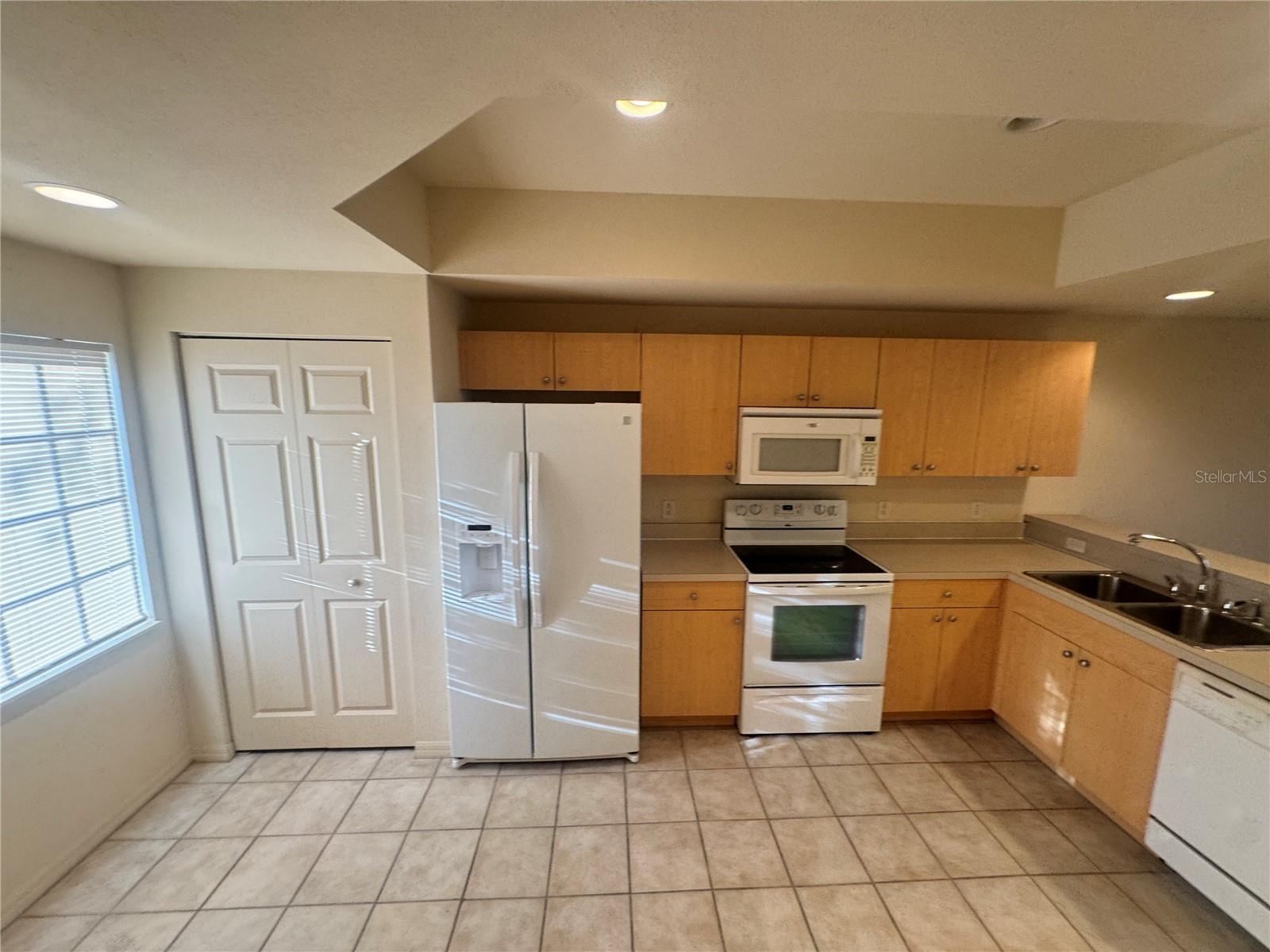 1216 RIO DE JANEIRO AVE #301