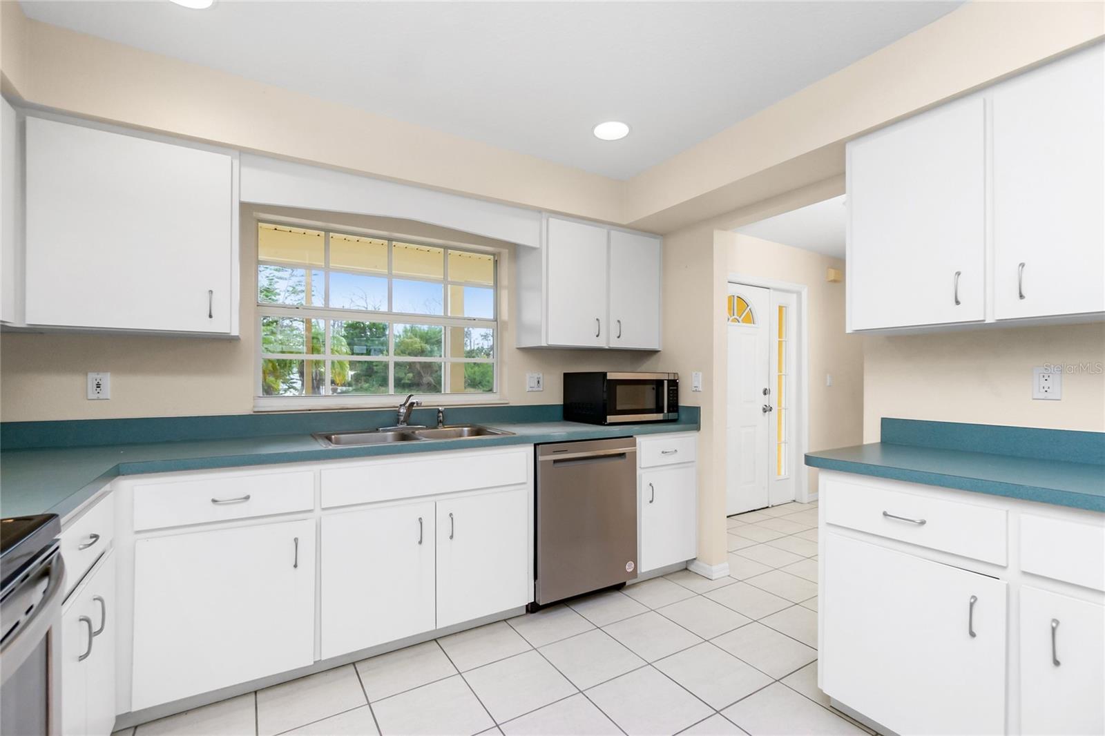 9910 GULFSTREAM BLVD