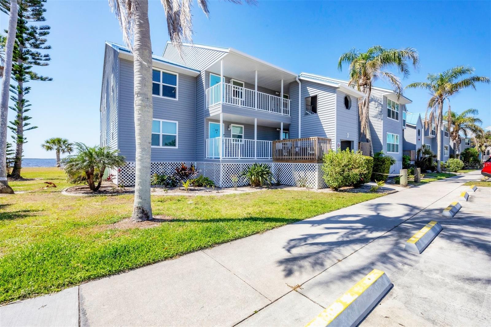 4410 WARREN AVE #306