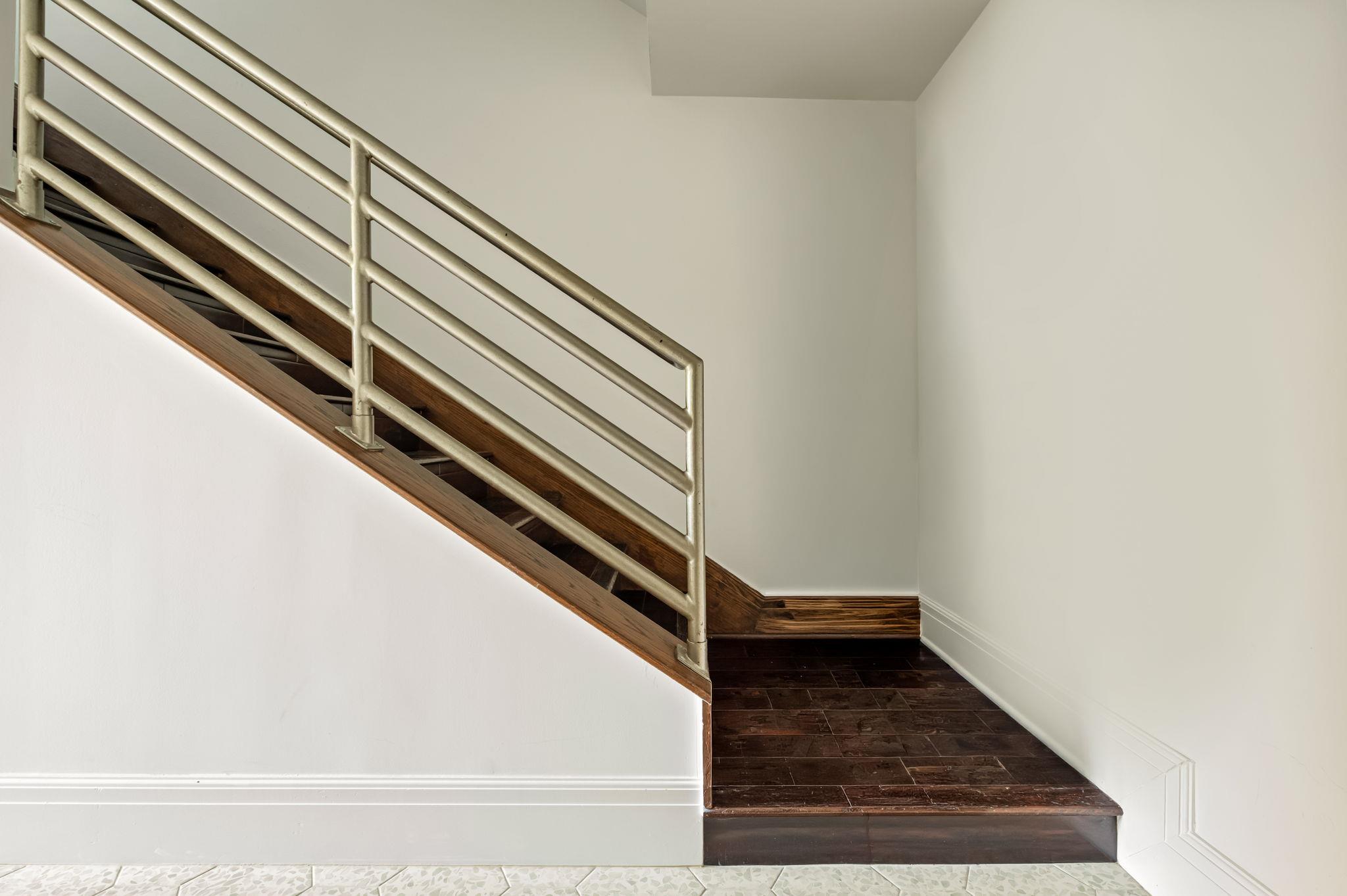 1111 W 12th ST # 107