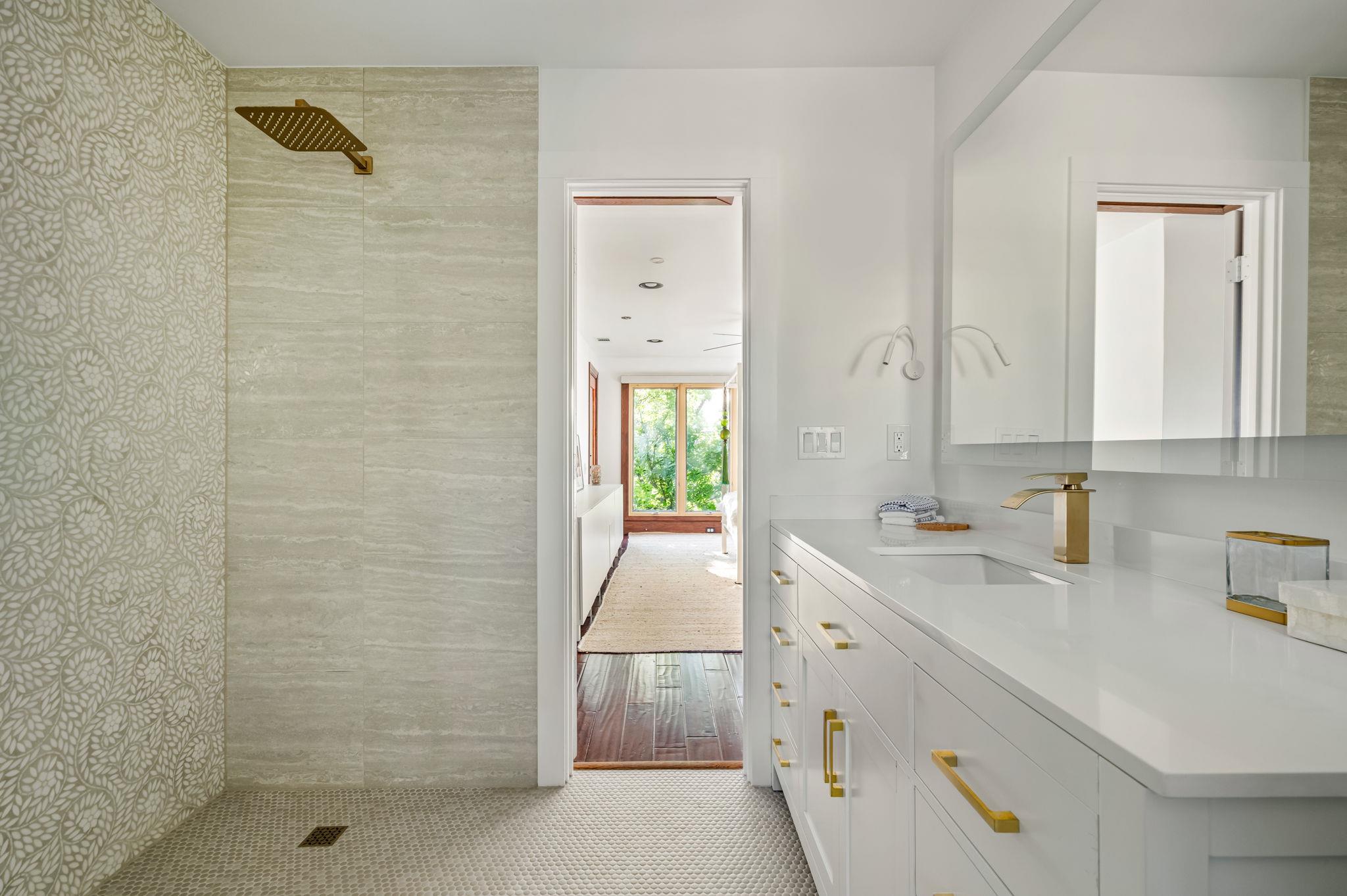 1111 W 12th ST # 107