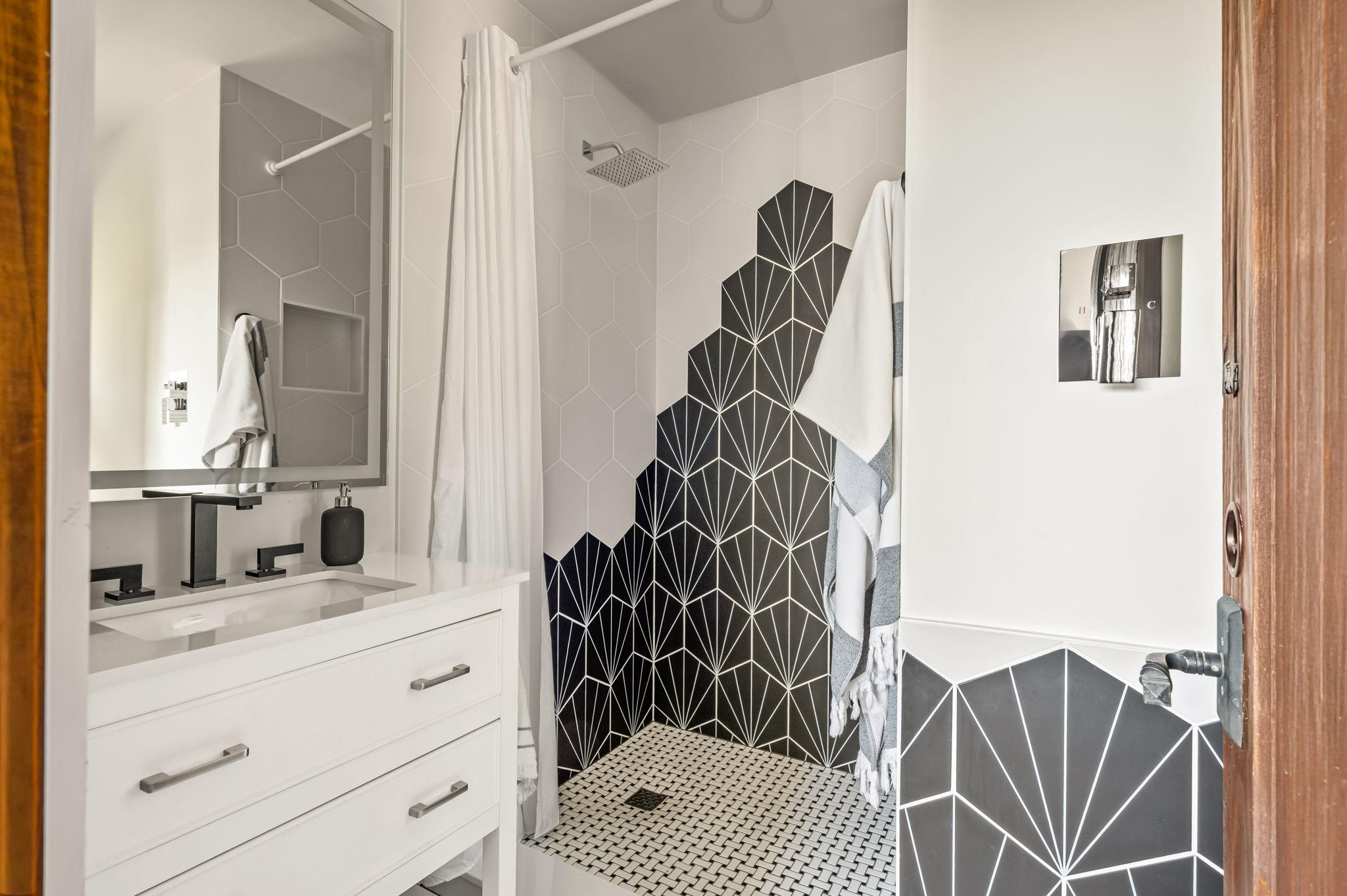 1111 W 12th ST # 107