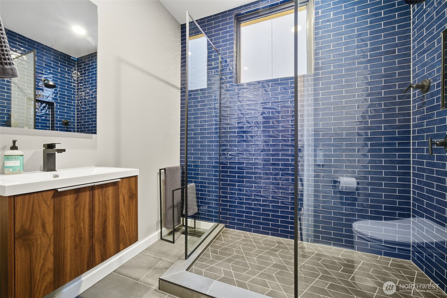 615 E Pike Street Unit: 402