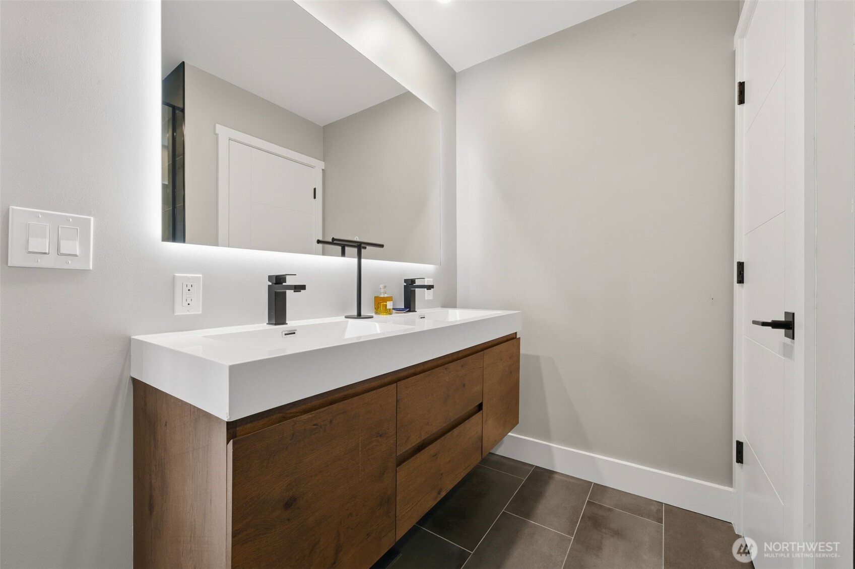 615 E Pike Street Unit: 402