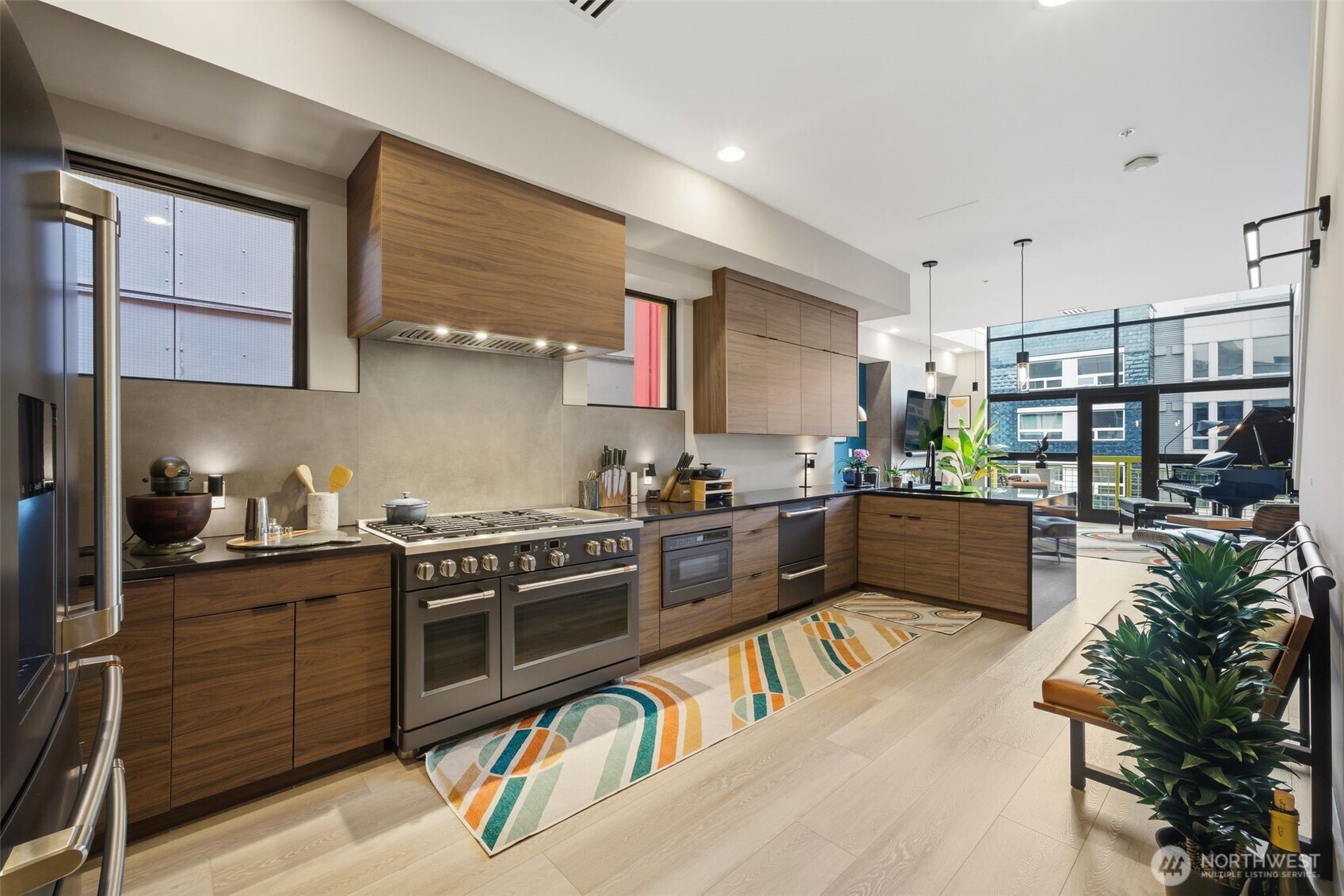 615 E Pike Street Unit: 402