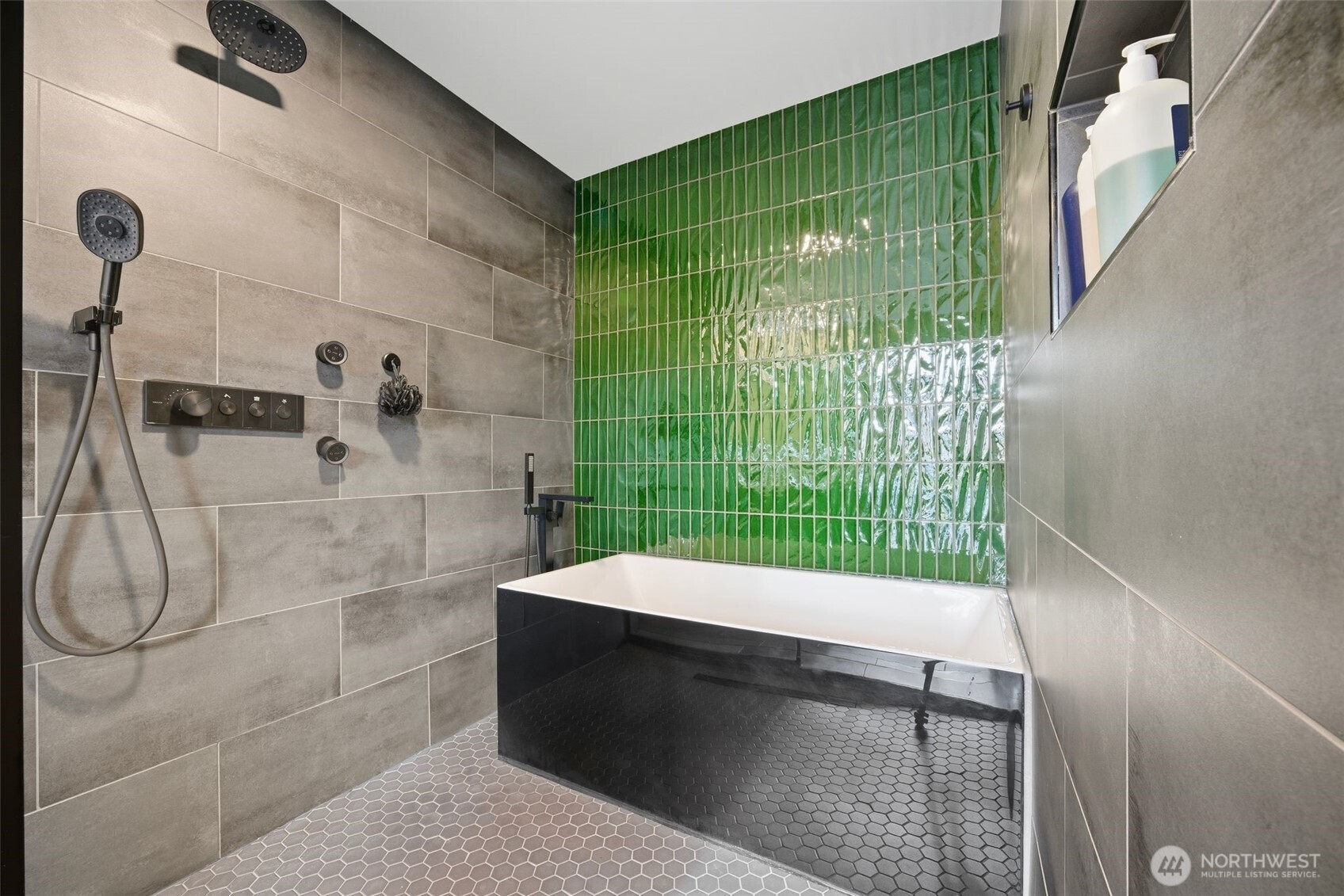 615 E Pike Street Unit: 402