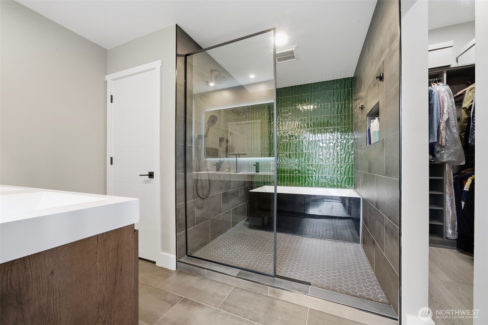 615 E Pike Street Unit: 402