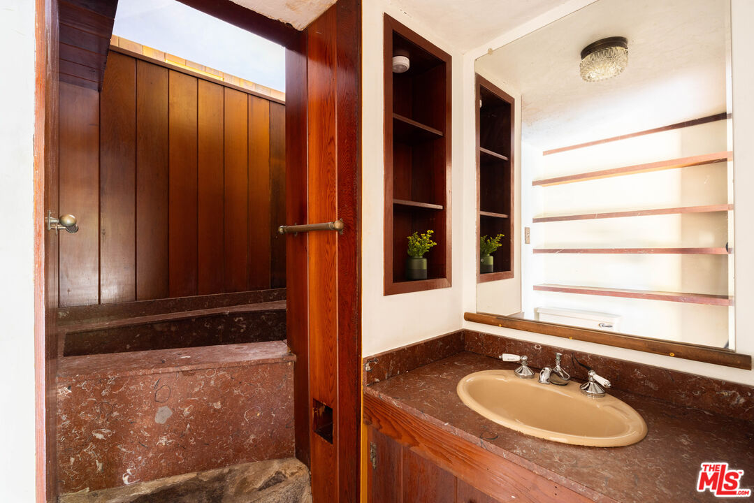 1748 Laurel Canyon Blvd