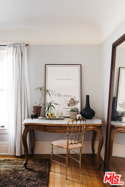 1046 W KENSINGTON RD