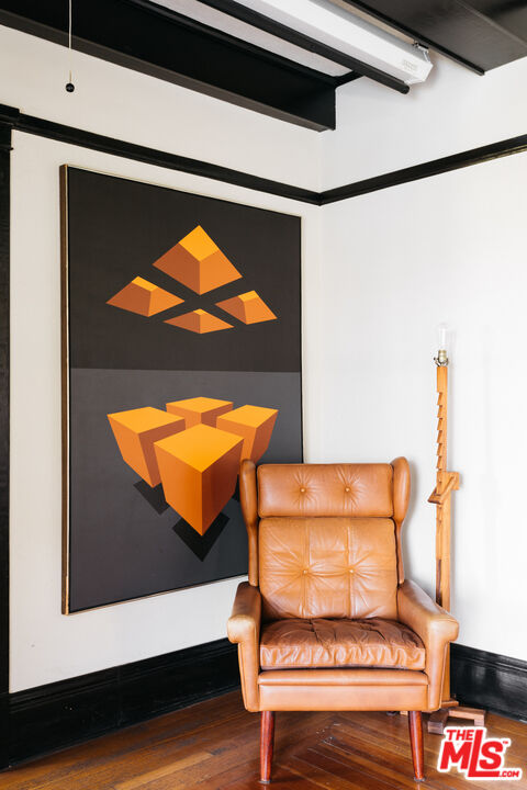 1046 W KENSINGTON RD